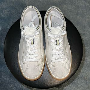 Rothy’s “The Lace Up” sneaker in vanilla, size 5